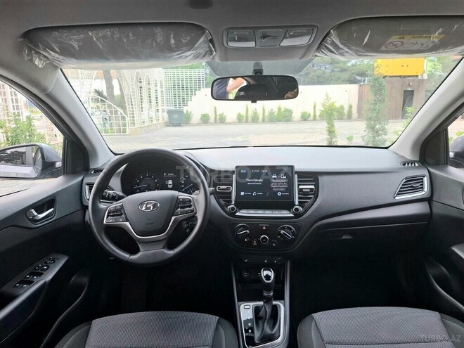 Hyundai Accent-10