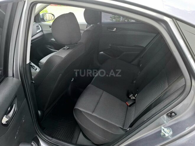 Hyundai Accent-17