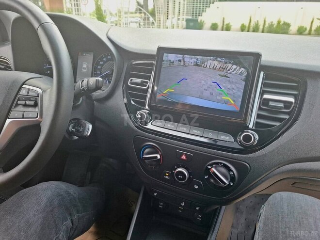 Hyundai Accent-11