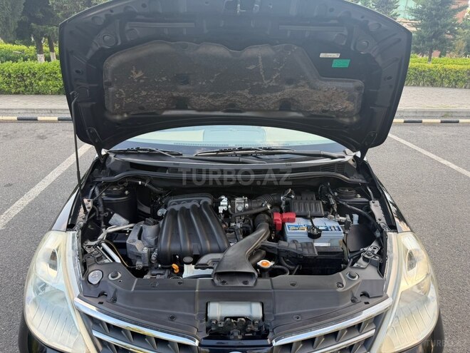 Nissan Tiida-15