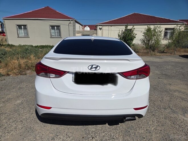 Hyundai Elantra-2