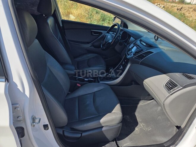 Hyundai Elantra-4