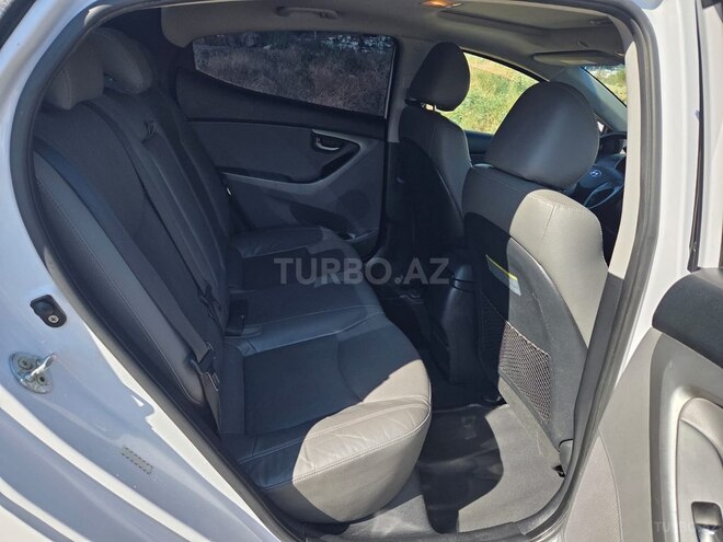 Hyundai Elantra-8
