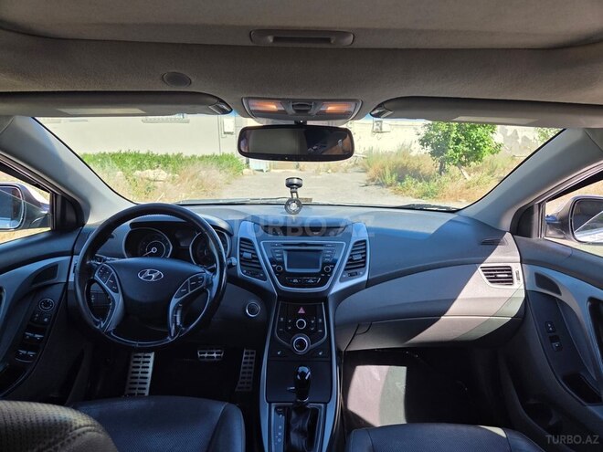 Hyundai Elantra-9