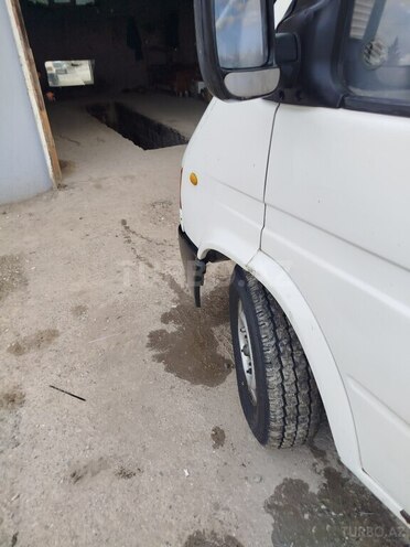 Ford Transit-5