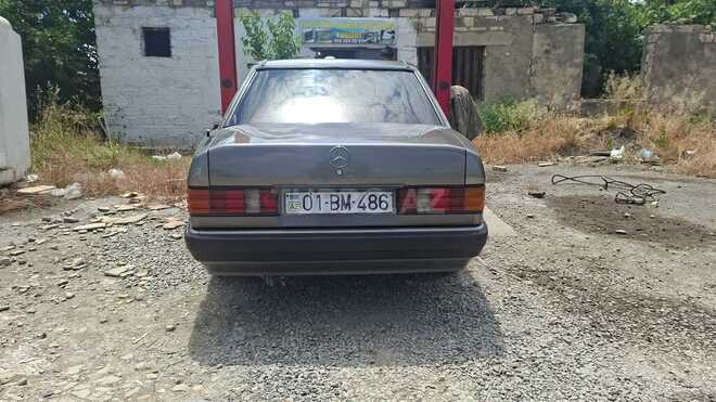Mercedes 190-2