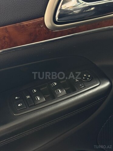 Jeep Grand Cherokee-19