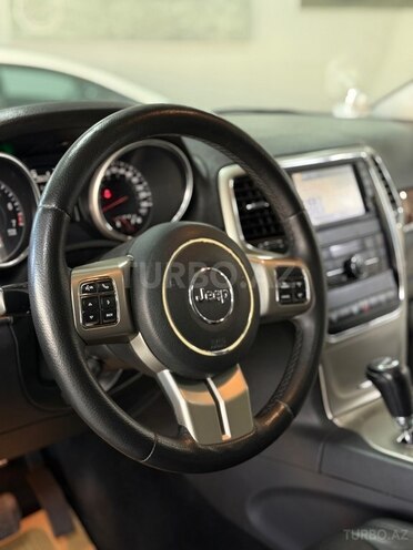 Jeep Grand Cherokee-16