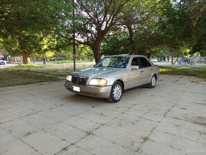 Mercedes C 220-11
