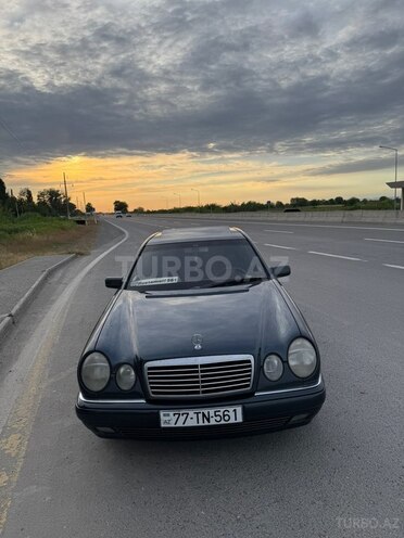 Mercedes E 230-1