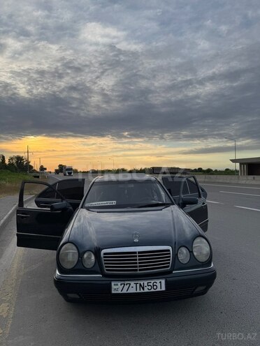Mercedes E 230-11