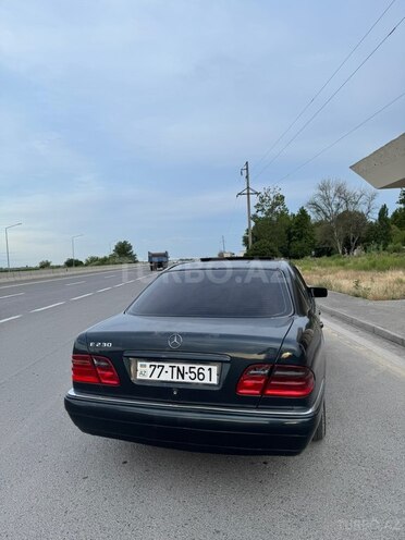 Mercedes E 230-8