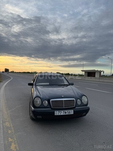 Mercedes E 230-5