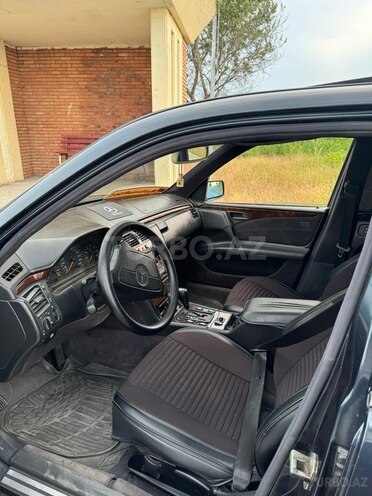 Mercedes E 230-6