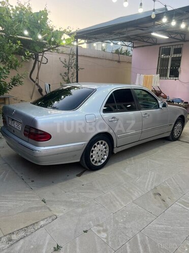 Mercedes E 220-2