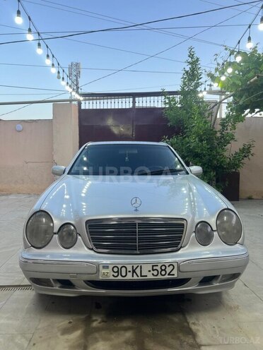 Mercedes E 220-1