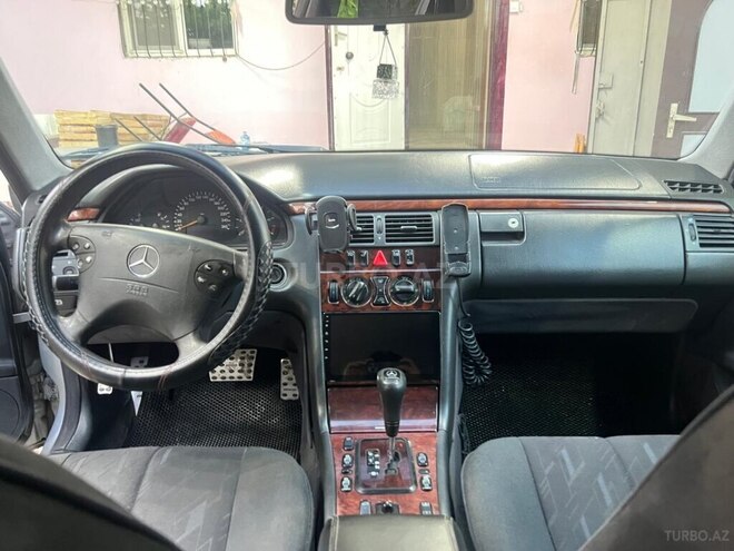 Mercedes E 220-4