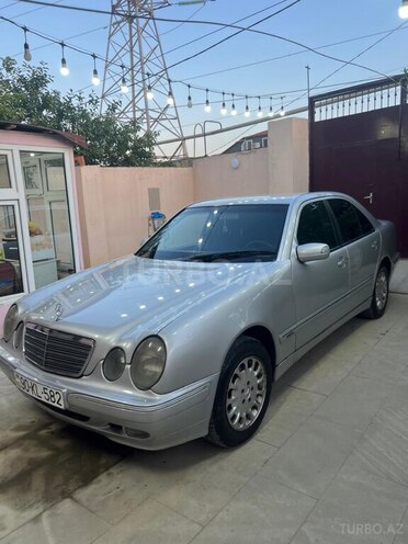Mercedes E 220-3