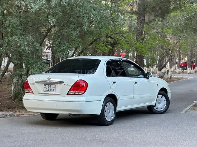 Nissan Sunny-11