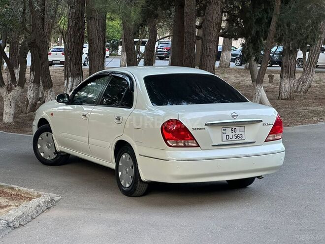 Nissan Sunny-7