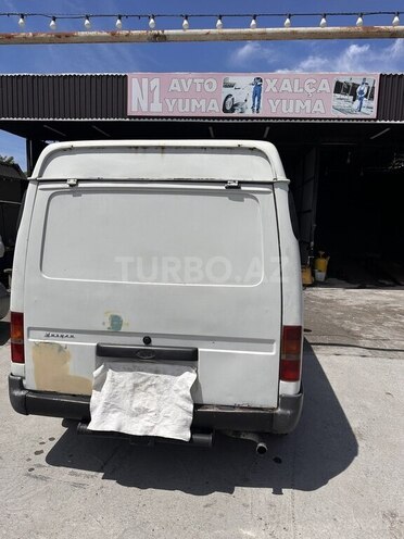 Ford Transit-10