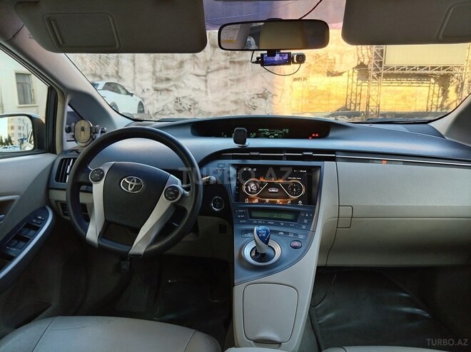 Toyota Prius-10