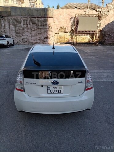Toyota Prius-11