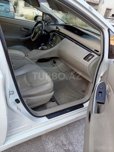 Toyota Prius-7