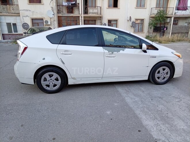 Toyota Prius-4