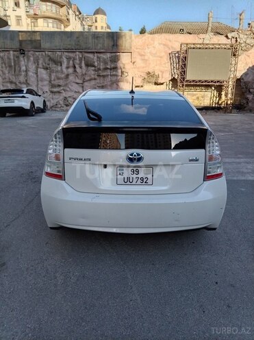Toyota Prius-12