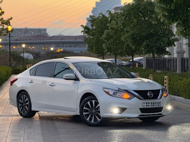 Nissan Altima-1