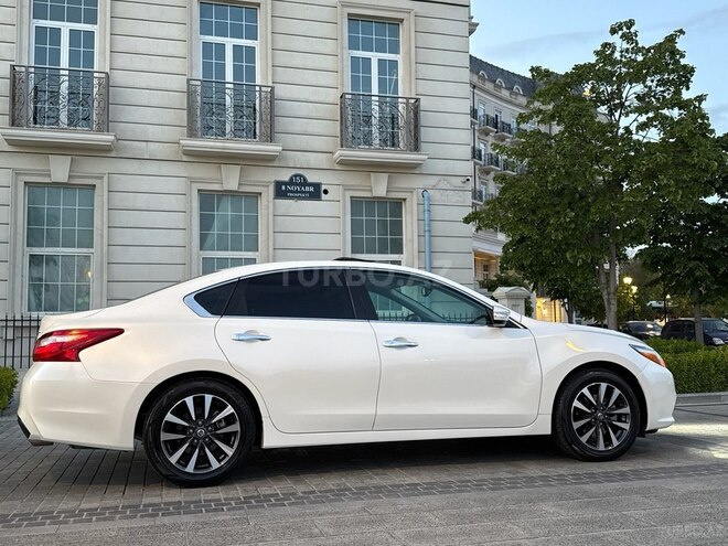Nissan Altima-4