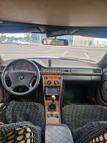 Mercedes 200 E-5
