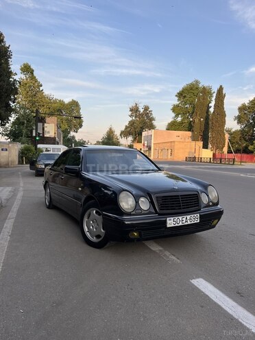 Mercedes E 240-2
