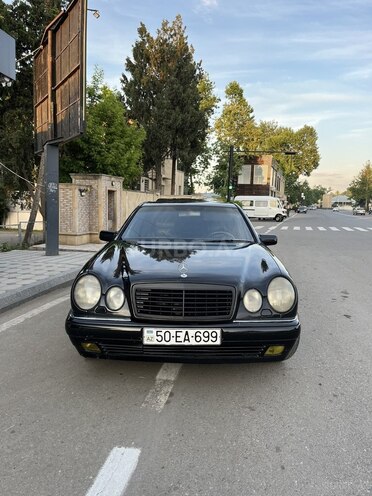 Mercedes E 240-1