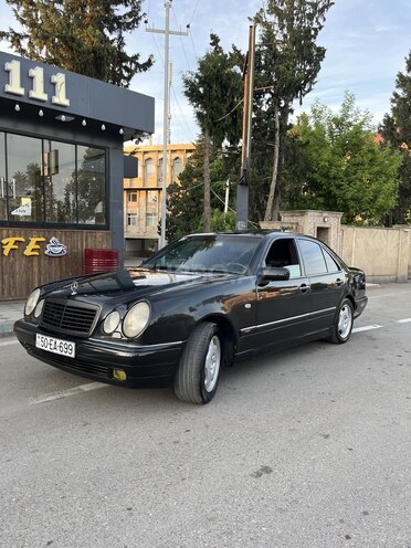 Mercedes E 240-3
