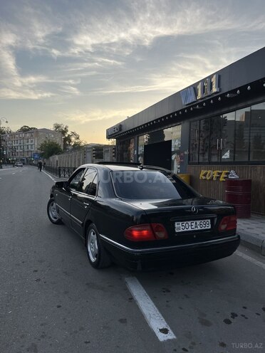Mercedes E 240-5