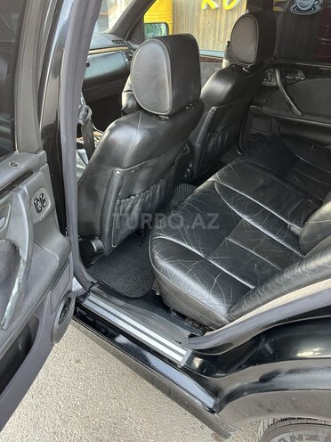 Mercedes E 240-12