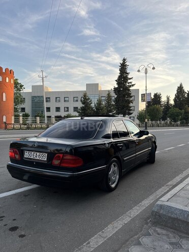 Mercedes E 240-11