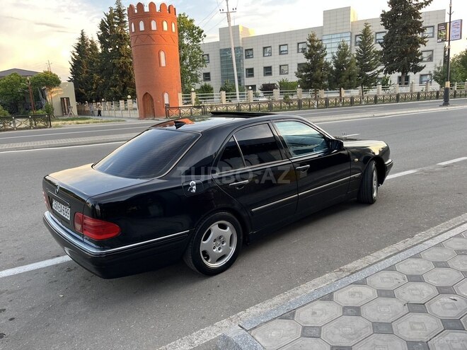 Mercedes E 240-6
