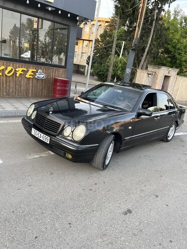 Mercedes E 240-8