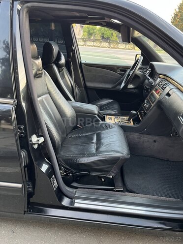Mercedes E 240-14