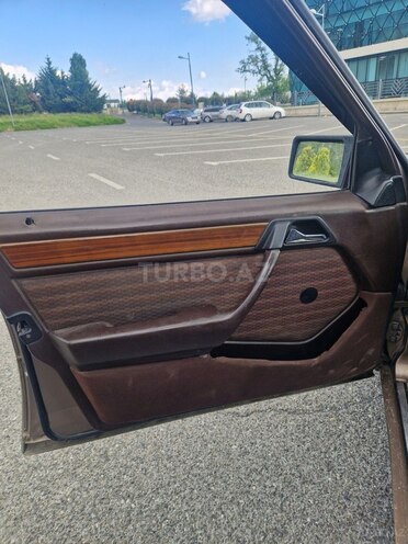 Mercedes 200 E-8