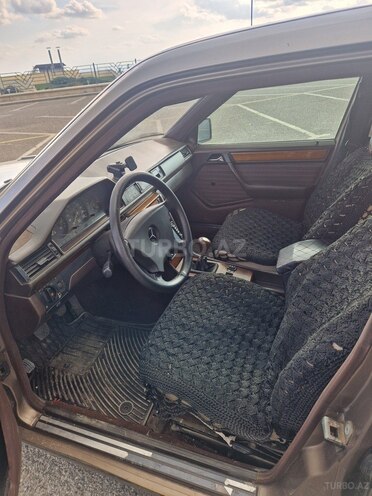Mercedes 200 E-11