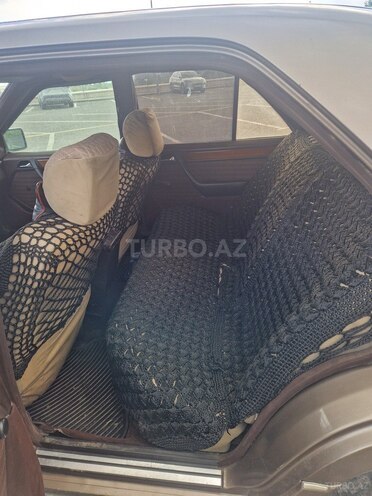 Mercedes 200 E-12