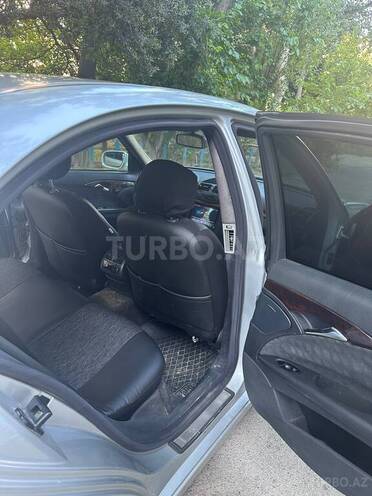 Mercedes E 220-11