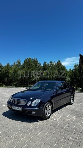 Mercedes E 240-1