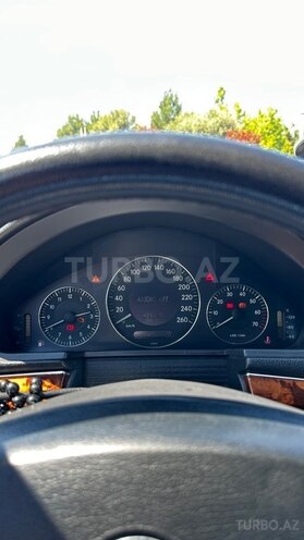 Mercedes E 240-21