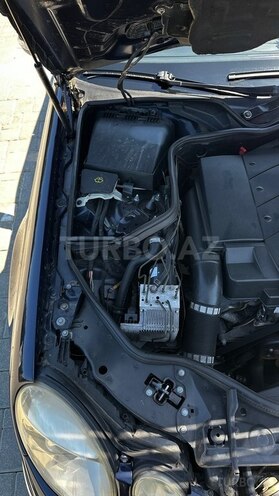 Mercedes E 240-13