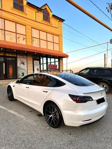 Tesla Model 3-8